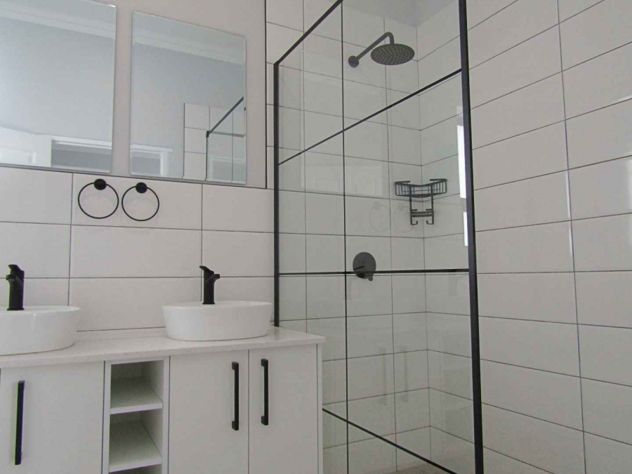 3 Bedroom Property for Sale in Sandy Point Western Cape